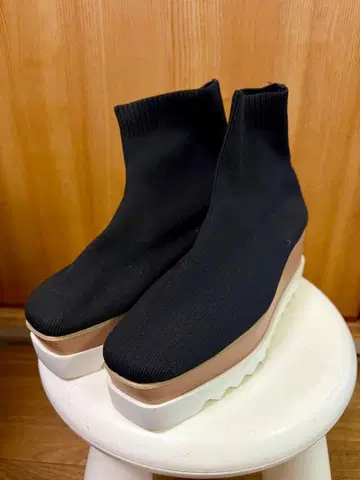 chuclla 통굽 니트 사이드 고어 삭스 부츠 블랙