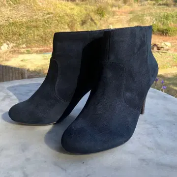 다크 네이비 부티 중간 굽 뒷 지퍼