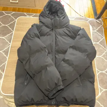 GU 블랙 후드 부착 다운 자켓 시착만 한 상품