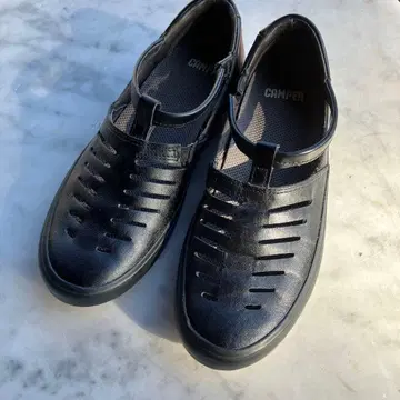 CAMPER 블랙 메쉬 샌들