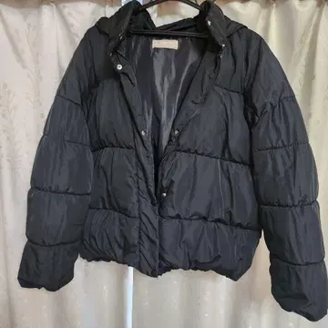 A HAPPY MARILYN 후드 부착 블랙 다운 자켓