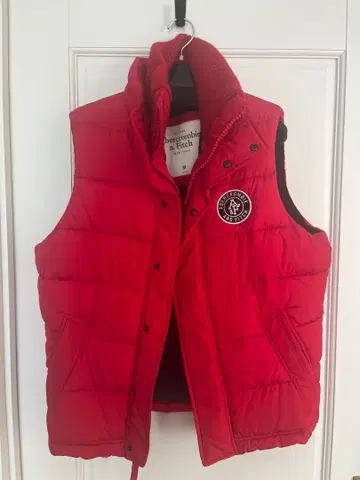 Abercrombie & Fitch 레드 다운 베스트 M