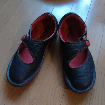 CAMPER 플랫슈즈 블랙/레드 메리제인 가죽