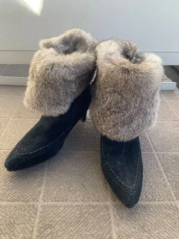 스웨이드 퍼 달린 스틸레토 부츠