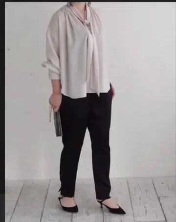 KANAKO CLOSET 광택 실크 스트레치 팬츠 블랙 오아노