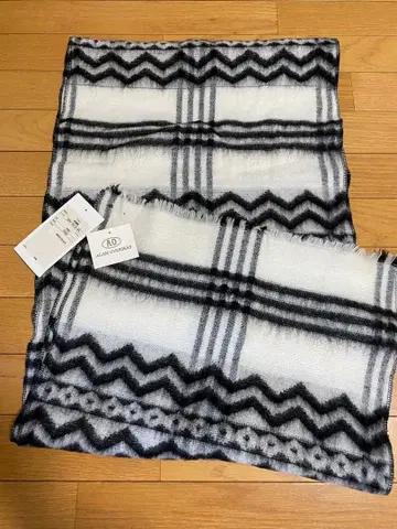 AGAM 체크 무늬 머플러 화이트/블랙