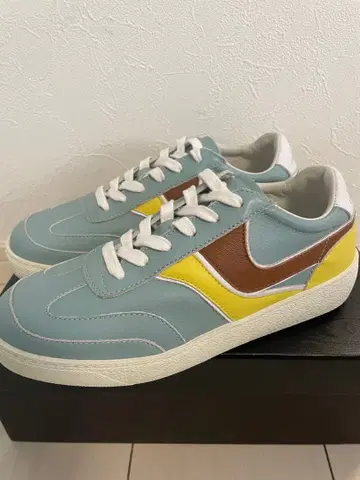 드리스반노튼 새상품 스니커즈 36 이탈리아제