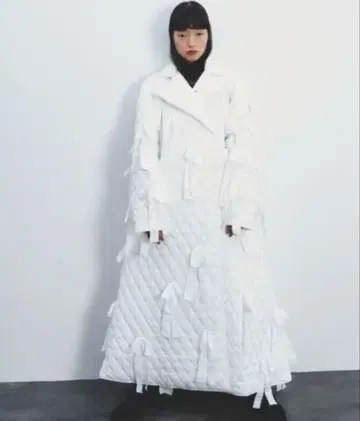 새상품 택 없음 페르나 퀼팅 리본 코트 화이트 라벨에튀드 화이트
