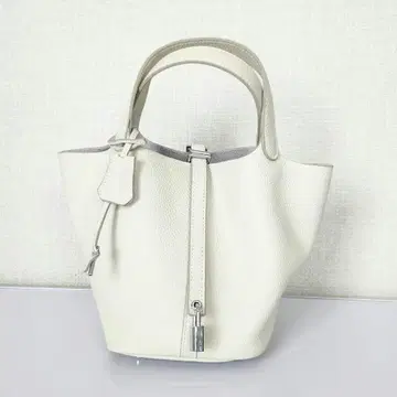 피코탄 락 스타일 천연 가죽 큐브 백 화이트