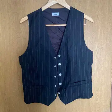 Allege. 블랙 스트라이프 베스트