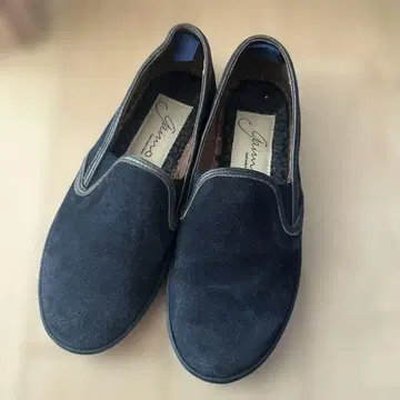 가이모 송치 슬립온 (네이비 색상 스웨이드)