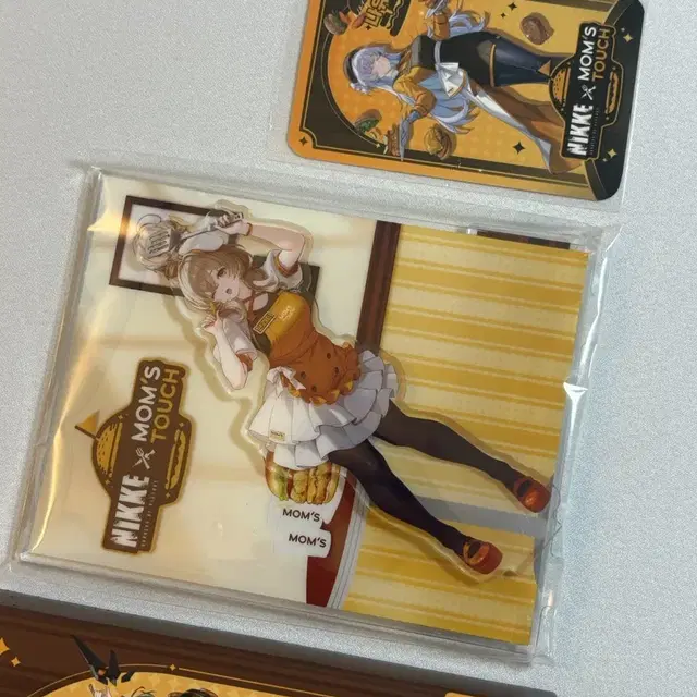 니케 맘스터치 브래디 아크릴 스탠드, 나유타 포토카드