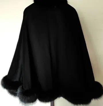 블랙 퍼 포함 캐시미어 100% 케이프 코트