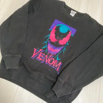 VENOM 그래픽 맨투맨 블랙