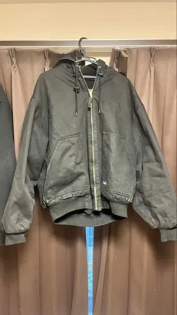 블랙 후드 부착 자켓