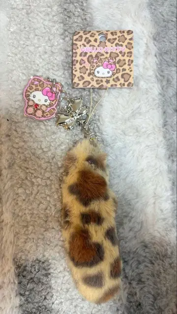 헬로키티 레오파드 무늬 퍼 키링