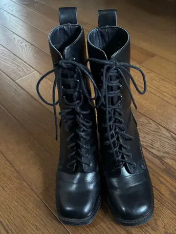 블랙 레이스업 가죽 부츠 라구아젬 LAGUA GEM