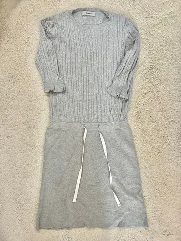 Rirandure 그레이 니트 원피스 프릴 포함