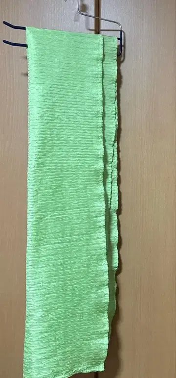 ROMEO GIGLI 밝은 그린 컬러의 리브 패턴 스카프 스톨