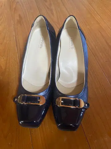 네이비 버클 하이힐 펌프스