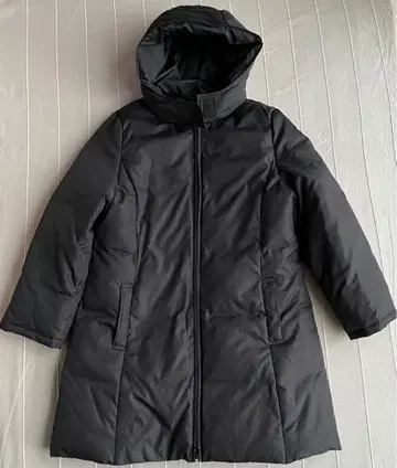 블랙 후드 부착 롱 다운 자켓