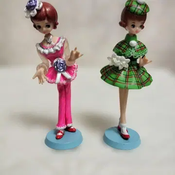 피규어 2개 세트 핑크와 그린 체크