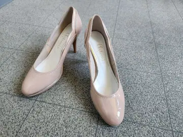 새상품급 artemisDIANA 펌프스 에나멜 베이지 23.5cm 99