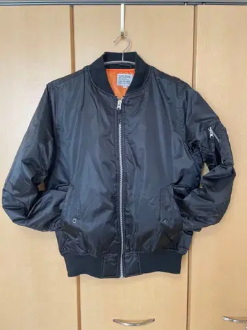 블랙 MA-1 플라이트 자켓