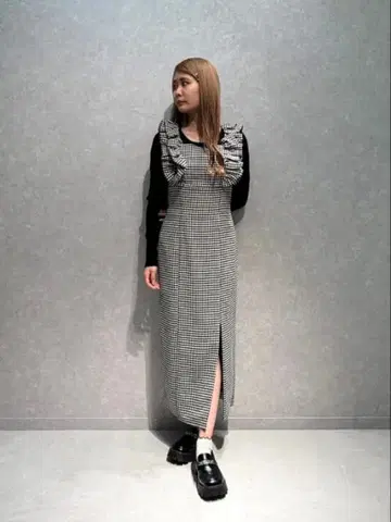 [ 새상품급 ] REDYAZEL 치드리 프릴 숄더 점프 스커트