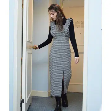 [ 새상품급 ] REDYAZEL 치드리 프릴 숄더 점프 스커트