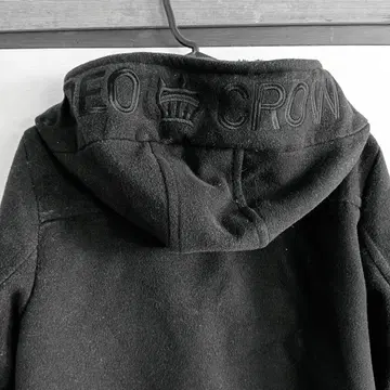 CROWN 블랙 피 코트 로데오 크라운