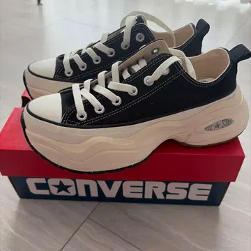 CONVERSE 통굽 블랙 스니커즈