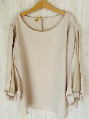 콜라주 개럴개런트 블라우스 7부 소매 베이지