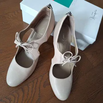 베이지 리본 포함 하이힐 펌프스 24.5cm