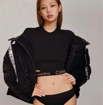 Calvin Klein 허리 로고 스웨터