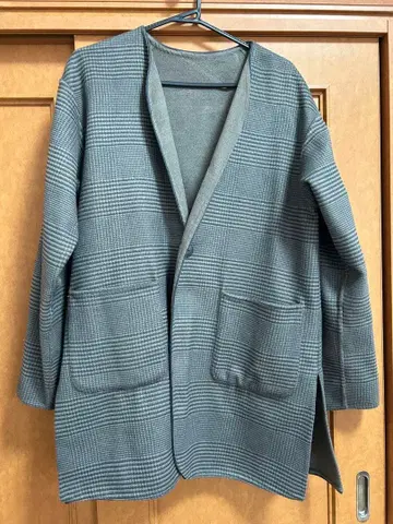 그레이 계열 체크 체스터 코트