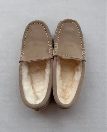 EMU Australia size W6