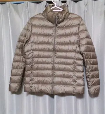 유니클로 울트라 라이트 다운 자켓 샴페인 골드 XL 사이즈