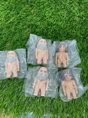 진격의 거인 피규어  3체 엿보는 거인 2체