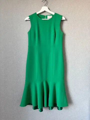 그레이스 컨티넨탈 슬리브리스 원피스 그린 36 사이즈