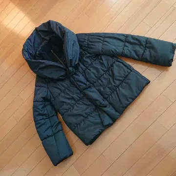 카라 부착 블랙 다운 자켓