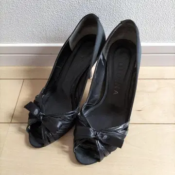 DIANA 블랙 펌프스 오픈토 하이힐 21.5cm 리본