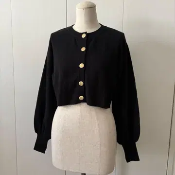 새상품급 니트 가디건 골드 버튼 블랙 벌룬 슬리브 크롭