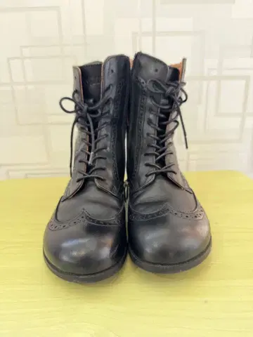 버켄스탁 라라미 윙팁 천연 가죽 레이스업 부츠