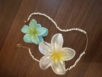 플라워 모티브 헤어핀과 목걸이