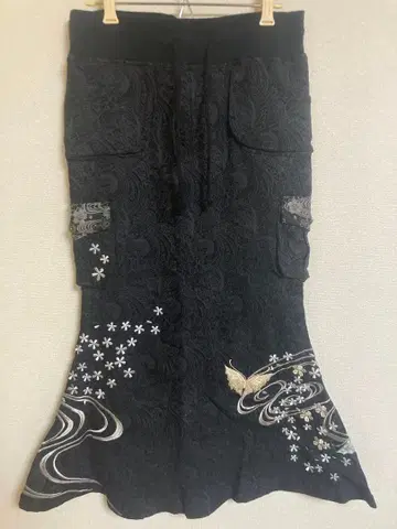카라쿠리타마시 새상품급 롱 스커트 블랙 자수
