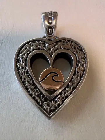 M.O.D surf의 10K제 하트형 참 파도 디자인