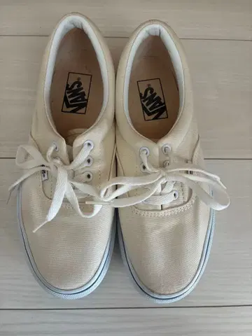 VANS 크림 로우컷 스니커즈