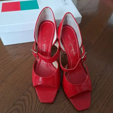 긴자 카네마츠 빨간색 오픈토 스퀘어 힐 펌프스