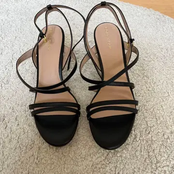 콜한 스트랩 샌들 미사용